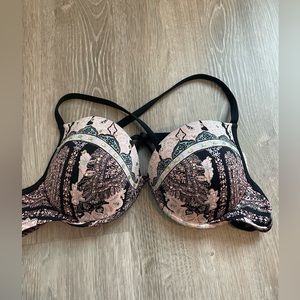 Victoria’s Secret bikini